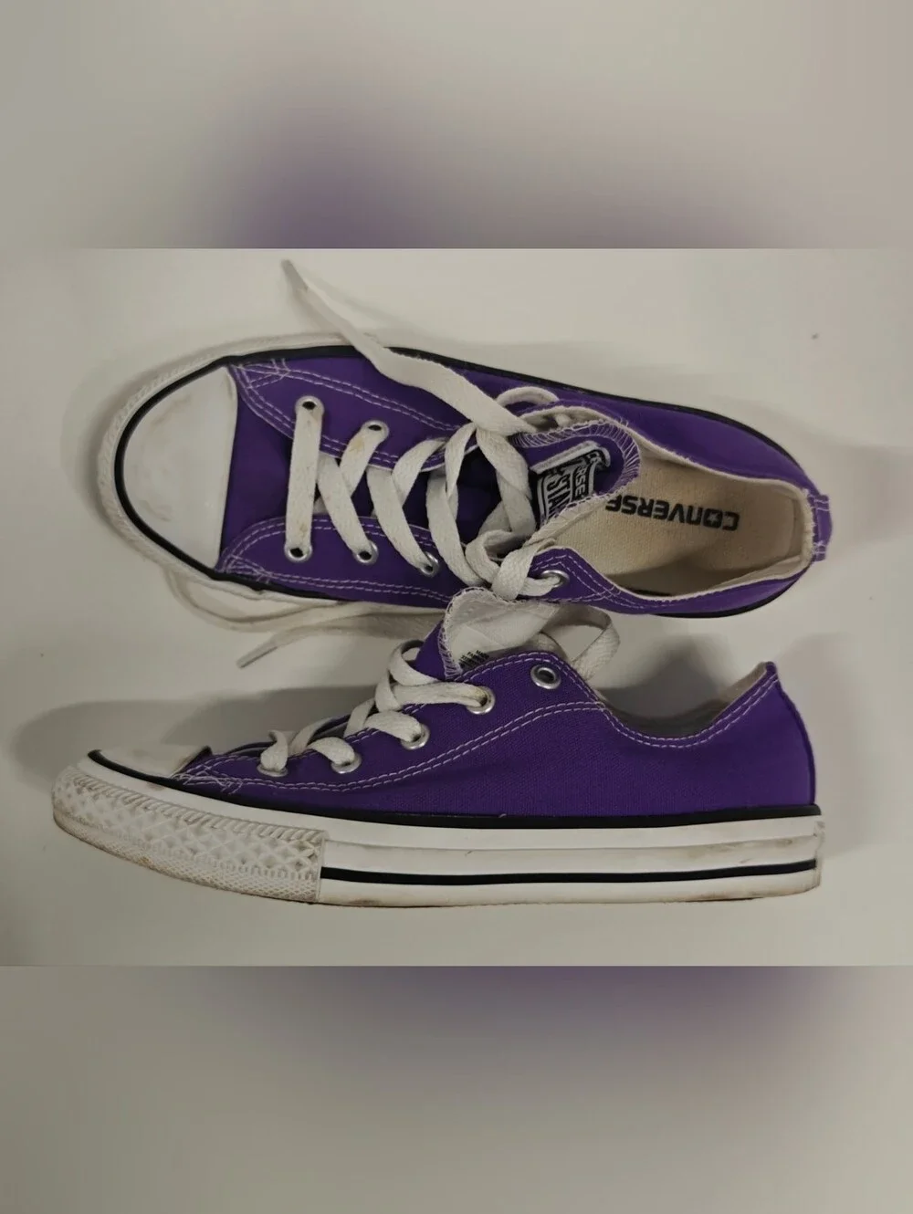 Converse Chuck Taylor All Star Low Electric Purple Youth Size 2 Sneakers Canvas